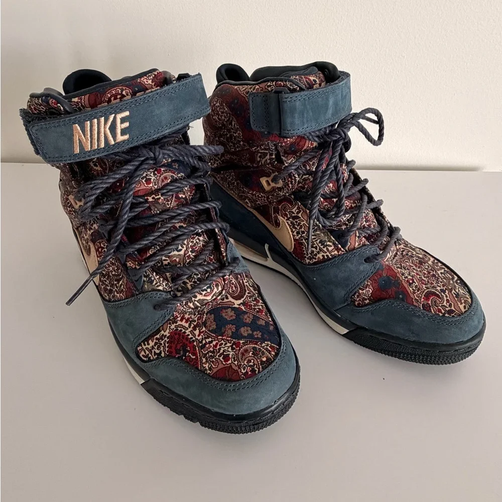 Nike Air Revolution Sky Hi Liberty - Picture 4 of 6